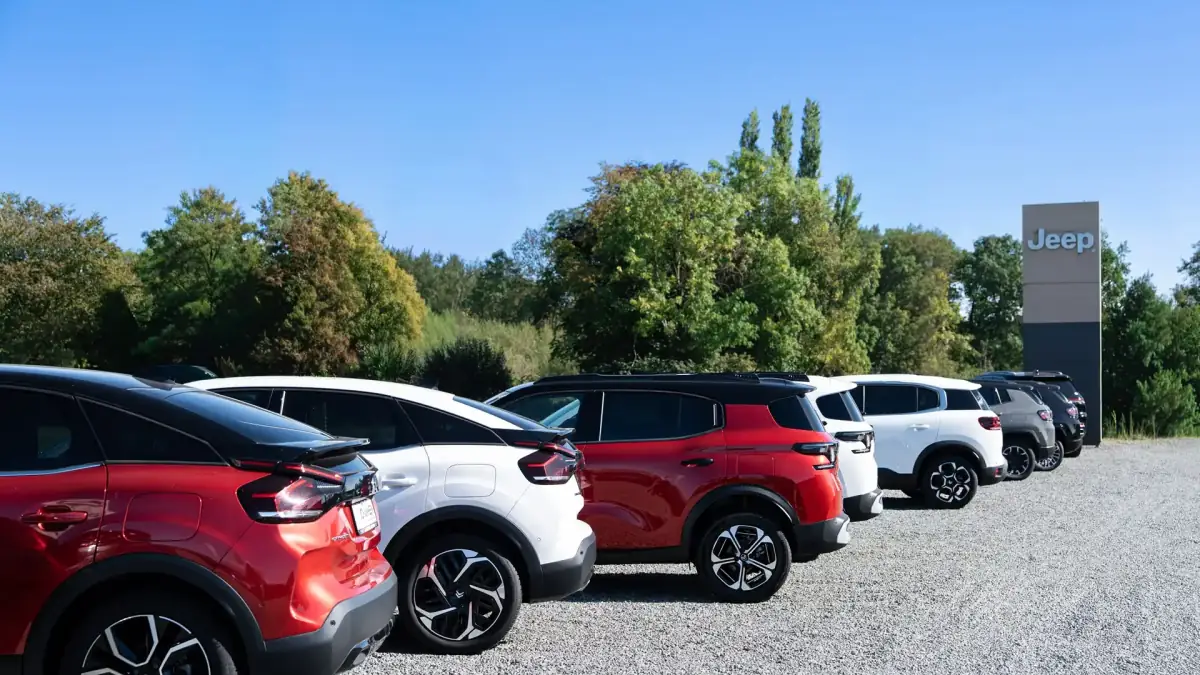 Gebrauchtwagen auf dem Hof von Autohaus Johannsen